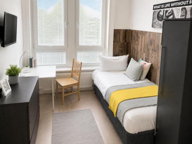 Room for rent in Charlton Riverside, Greater London