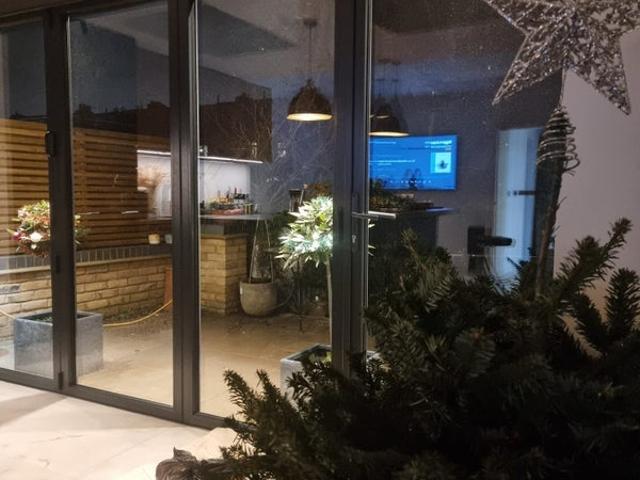 Room for rent in London Borough of Merton, Raynes Park