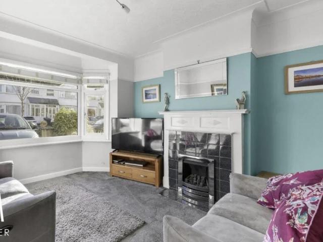 Room for rent in Newbury Park, Greater London