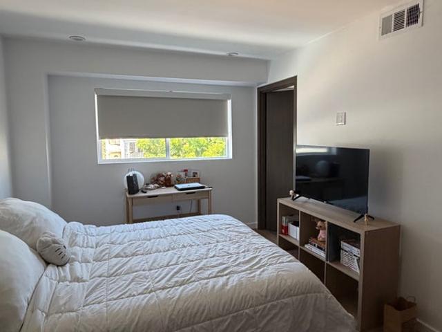 Room for rent in Canoga Park, California