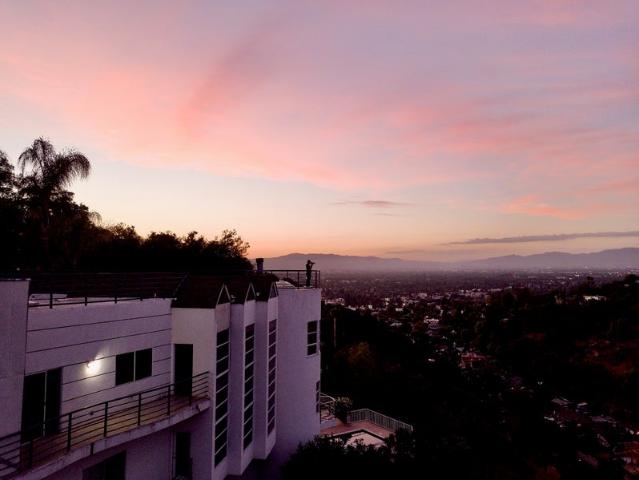 Room for rent in Studio City Neighborhood Council District, Canoga Park
