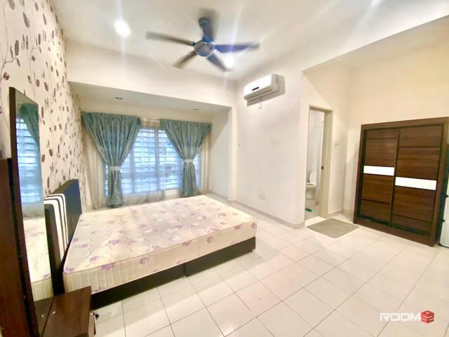 Room for rent in Sendayan Village, Negeri Sembilan