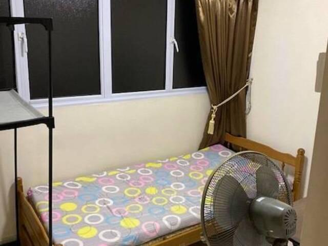 Room for rent in Kebun Baru, Singapore
