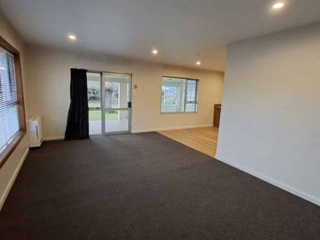 House for rent in Chaslands, Canterbury