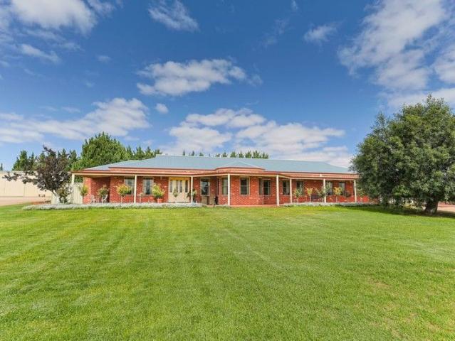 House for sale in Red Cliffs
