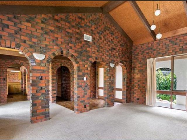 House for rent in Churchill, Victoria
