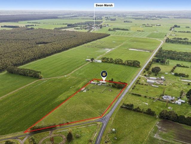 Cottage for sale in Swan Marsh, Victoria
