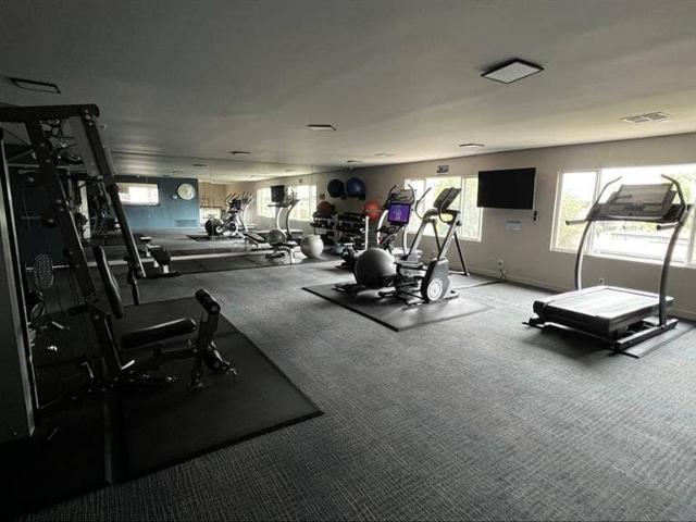Room for rent in Van Nuys Neighborhood Council District, Canoga Park