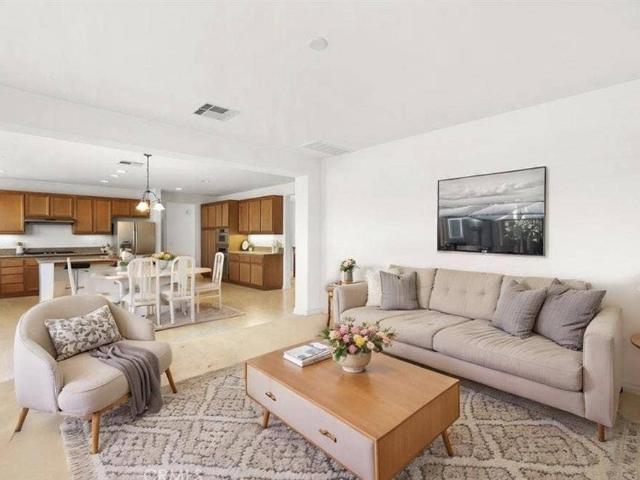 Room for rent in Lake Elsinore, California