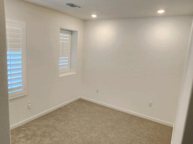 Room for rent in Lancaster, California
