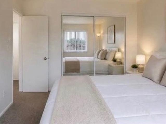 Room for rent in Encino Neighborhood Council District, Canoga Park
