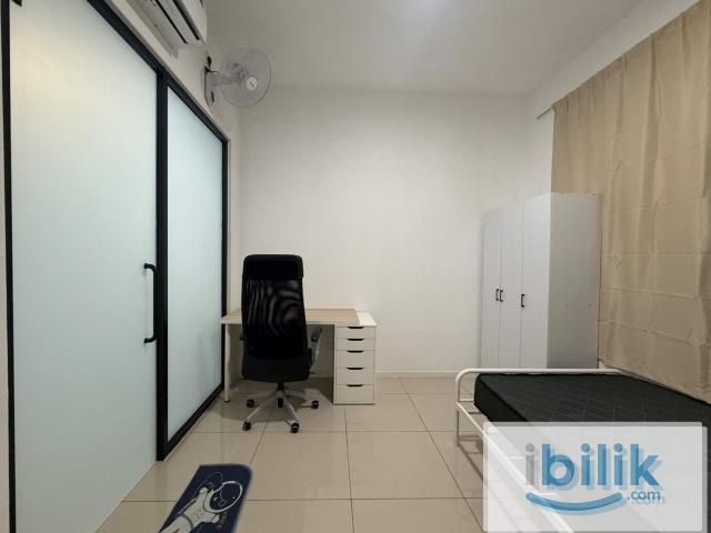 Room for rent in Petaling, Alam Impian