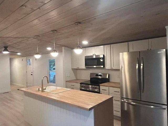 Room for rent in Buxton, Maine