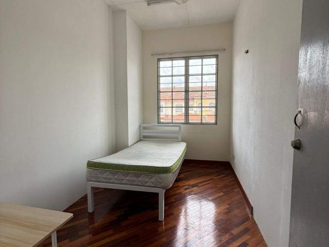 Room for rent in PJU 6, Petaling Jaya