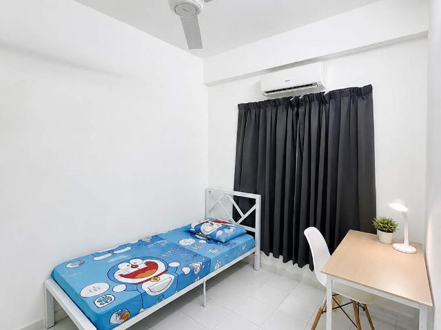 Room for rent in Petaling, Alam Impian