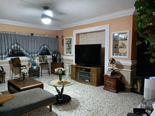 Room for rent in Telok Blangah