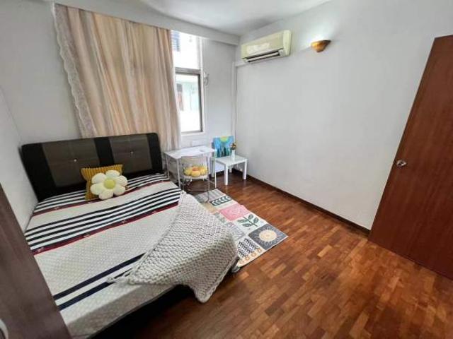 Room for rent in Bukit Timah, 23 North West