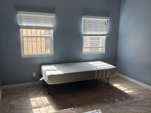 Room for rent in Canoga Park, California
