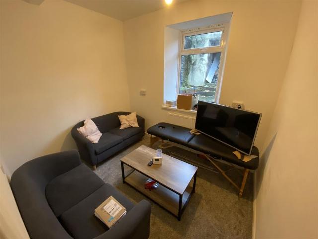 Room for rent in Pontypridd, Wales