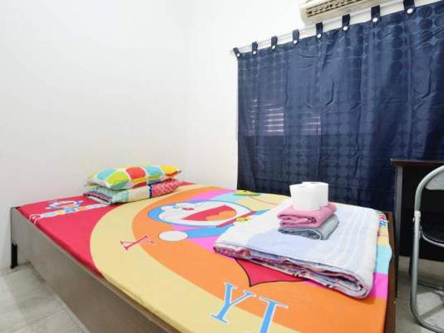 Room for rent in Chinatown