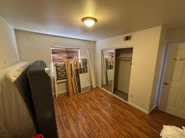 Room for rent in Vermont Square, Los Angeles