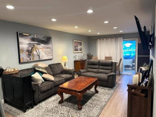 Room for rent in Tarzana Neighborhood Council District, Canoga Park