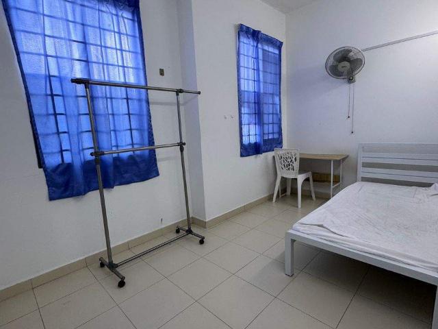Room for rent in Petaling, Alam Impian