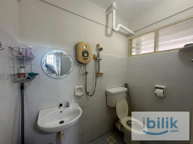 Room for rent in Mukim 13, Georgetown