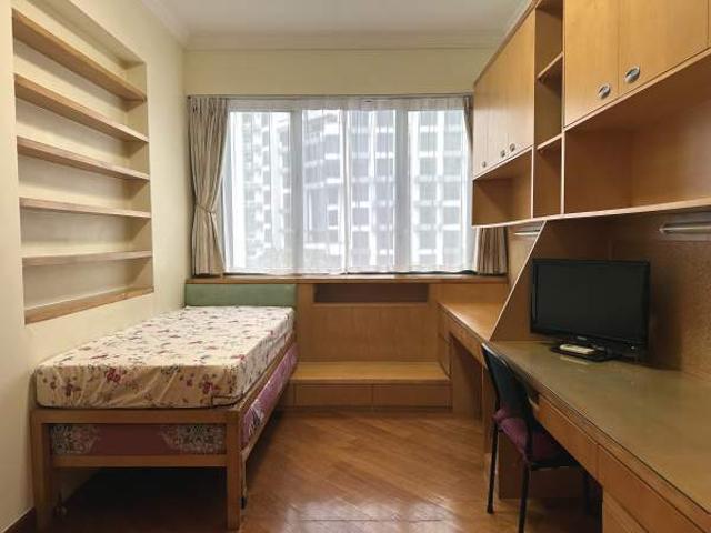 Room for rent in Hillview Avenue, 23 North West