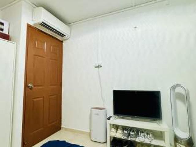 Room for rent in Hougang