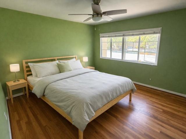 Room for rent in Canoga Park, California