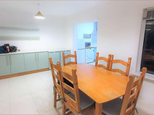 Room to rent in Dublin 9, Bluebell