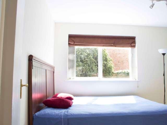 Room for rent in North Kensington, Greater London
