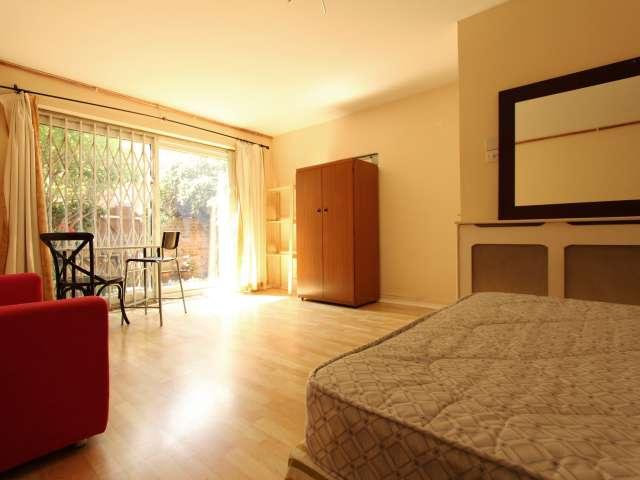 Room for rent in North Kensington, Greater London