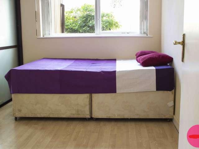 Room for rent in North Kensington, Greater London