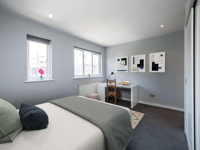 Room for rent in Brompton, Greater London