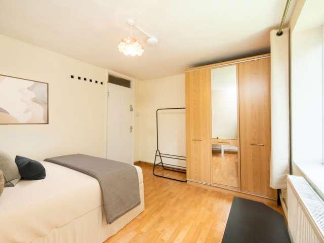 Room for rent in North Kensington, Greater London