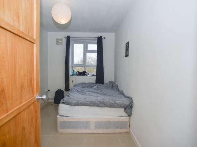 Room for rent in Aldrington Estate, Greater London