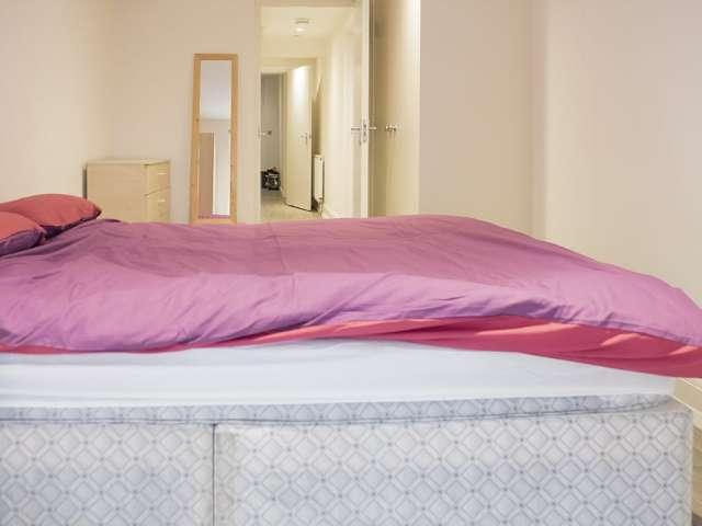 Room for rent in Lillington Gardens Estate, Pimlico