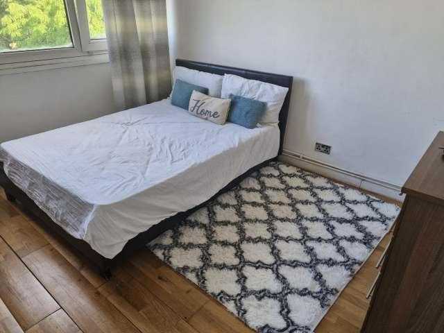 Room for rent in Ibsley Neighbourhood, Greater London