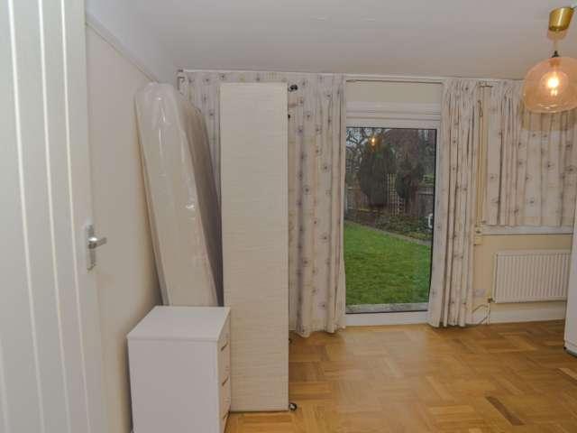 Room for rent in London Borough of Merton, Merton Park