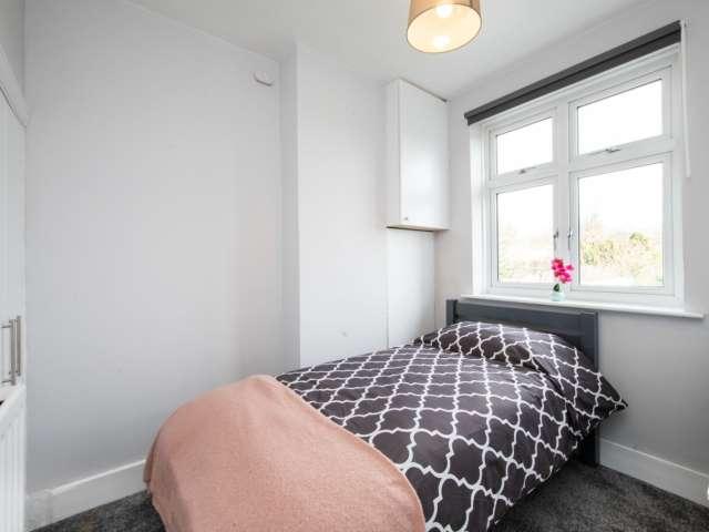 Room for rent in Dollis Hill, Greater London