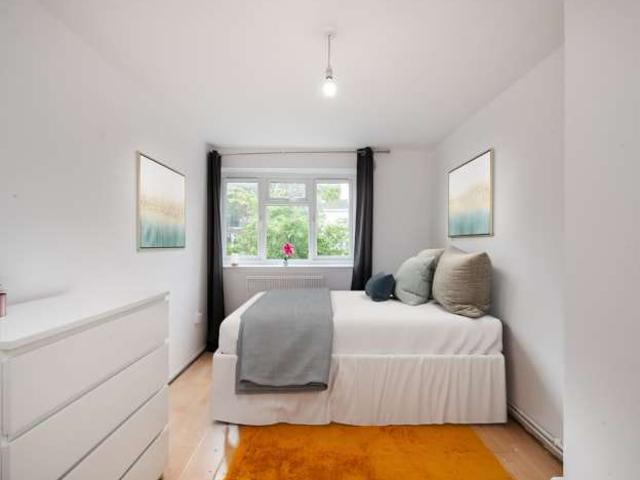 Room for rent in Nine Elms, Greater London