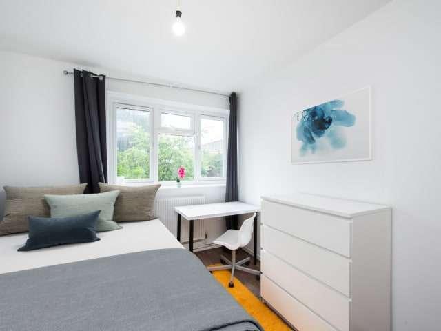 Room for rent in Nine Elms, Greater London