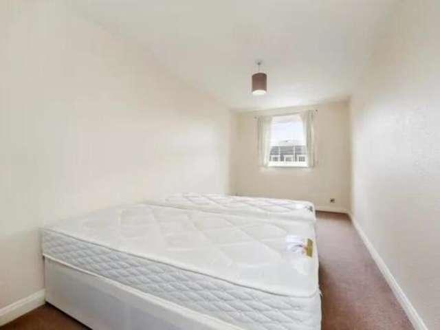 Room for rent in London Borough of Merton, Greater London