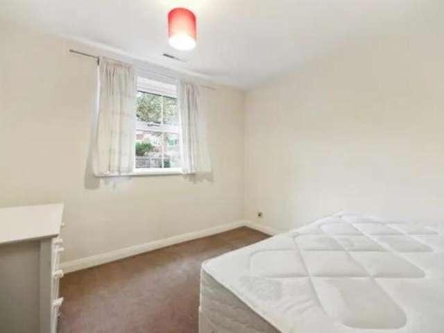 Room for rent in London Borough of Merton, Greater London