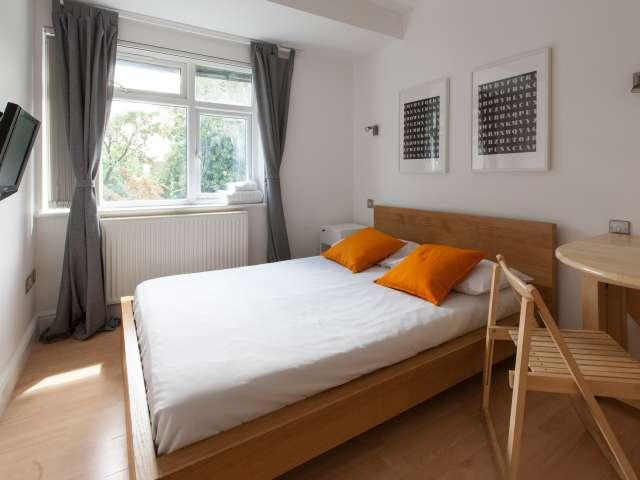 Room for rent in London Borough of Merton, Mitcham