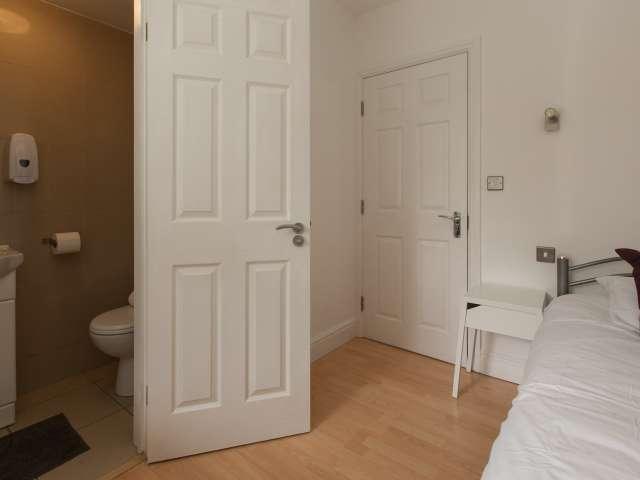 Room for rent in London Borough of Merton, Mitcham