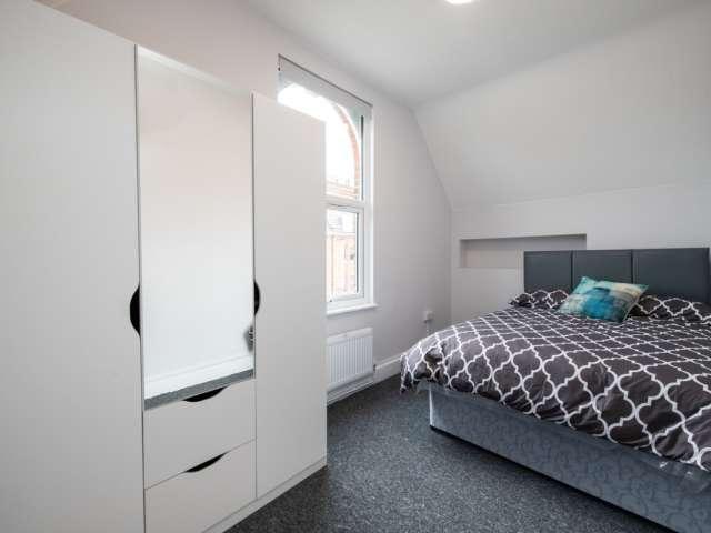 Room for rent in London Borough of Merton, Greater London