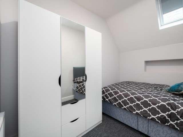 Room for rent in London Borough of Merton, Greater London